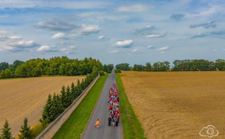  Zobacz pielgrzymkę z lotu ptaka i w naszej fotorelacji!